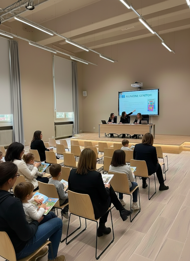Aula magna con persone